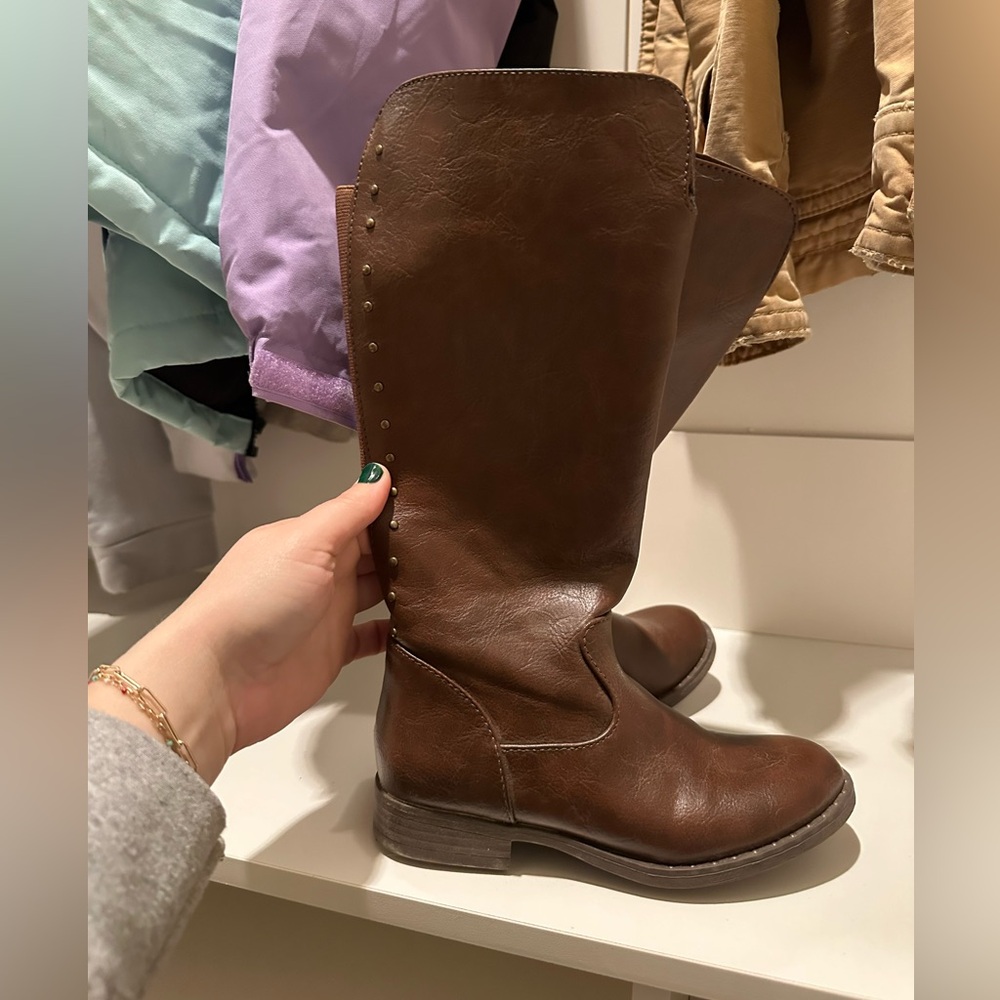 Girl’s boots